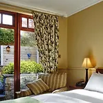 Pensionat Wild Honey 4*